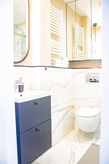 Central Apartment With Balcony And Views, Old Town, Metro Varsavia Esterno foto
